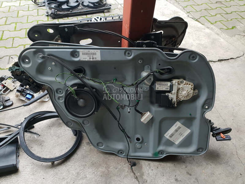 Zadnji levi podizac za Volkswagen Touran od 2003. do 2006. god.