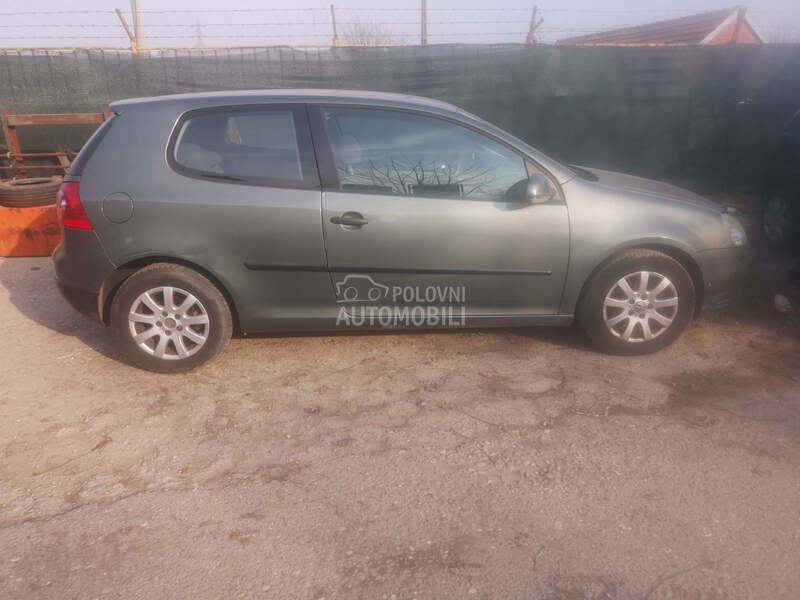Volkswagen Golf 5 2005. god. -  kompletan auto u delovima