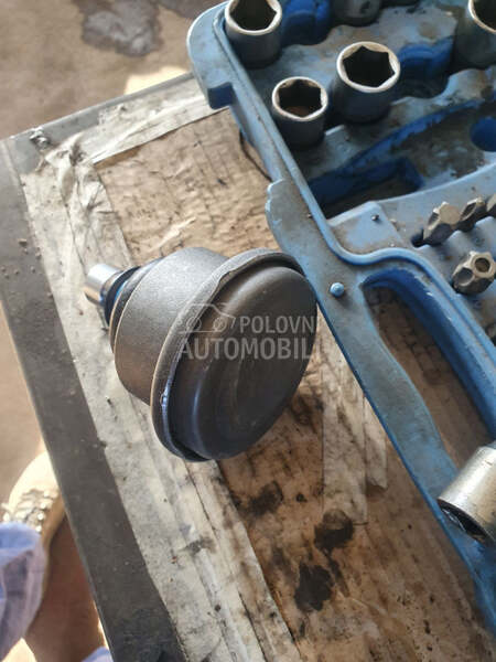 Kugla zadnjeg trapa za Jeep Grand Cherokee