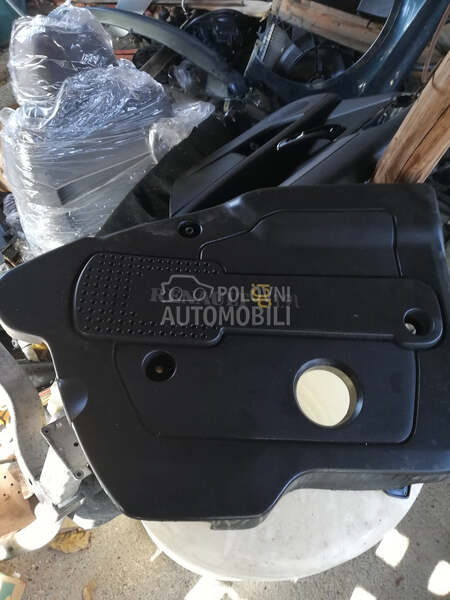 poklopac motora za Renault Laguna od 2001. do 2005. god.