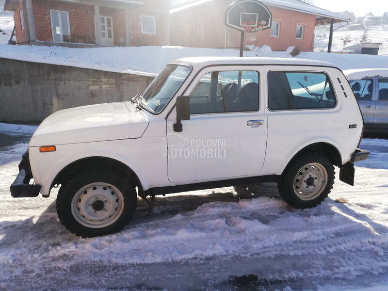 Lada Niva -  kompletan auto u delovima
