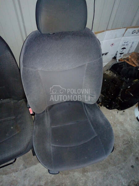 sediste za Renault Laguna