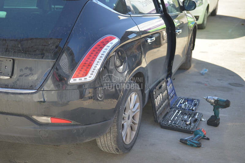 Zadnje desno krilo za Lancia Delta od 2008. do 2014. god.
