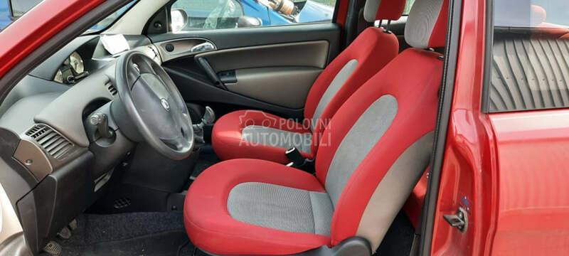 enterijer za Lancia Ypsilon od 2004. do 2010. god.