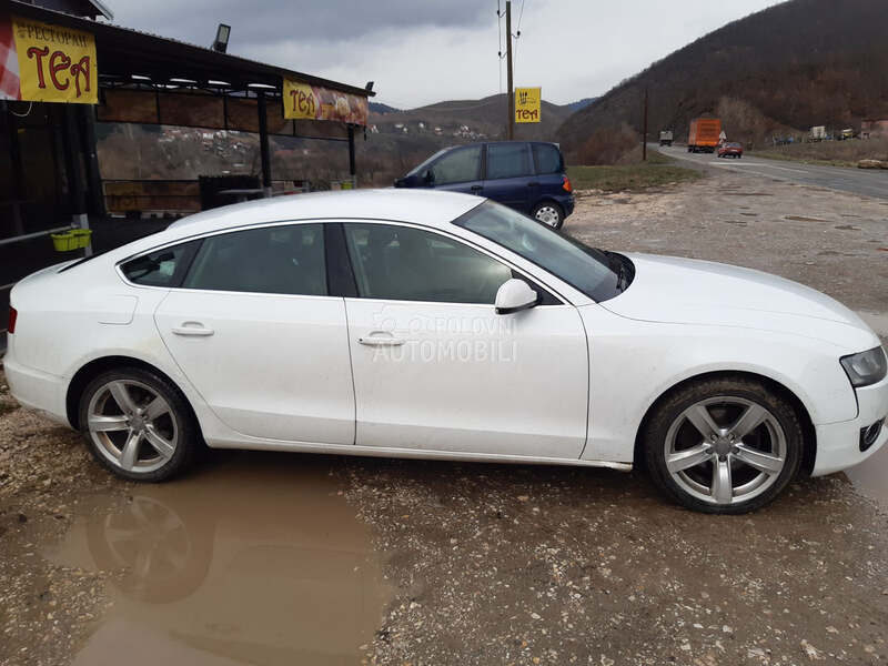 Audi A5 -  kompletan auto u delovima