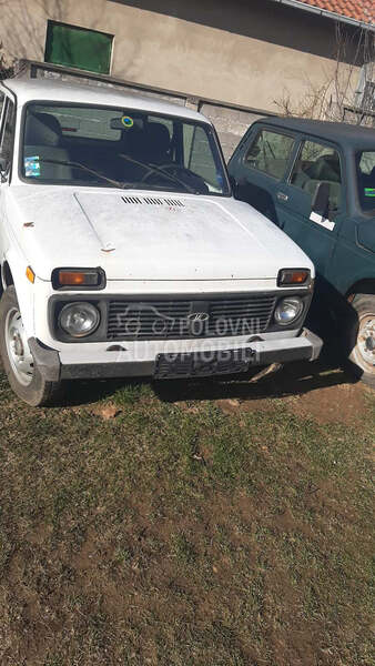 Lada Niva -  kompletan auto u delovima