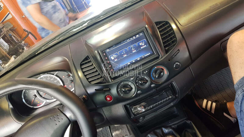 Multimedija Android UNI za Mitsubishi L200