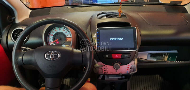 Multimedija Android UNI 8in za Peugeot 107