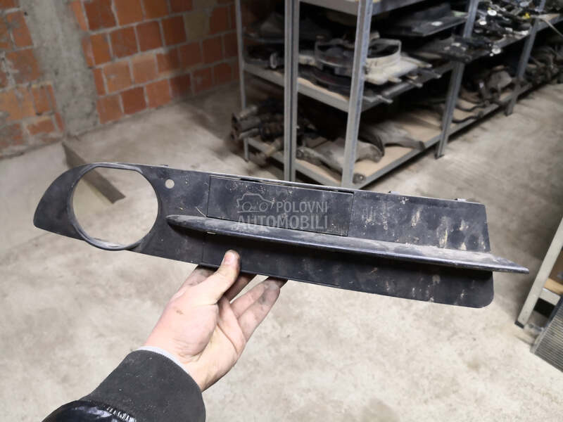 E60Maskica za maglenku resetka za BMW 518, 520, 523 ...