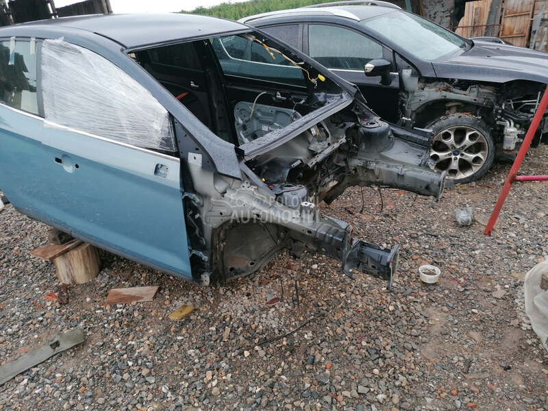 Ford Kuga -  kompletan auto u delovima