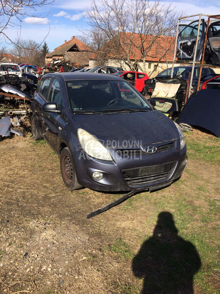 Hyundai i20 2009. god. -  kompletan auto u delovima