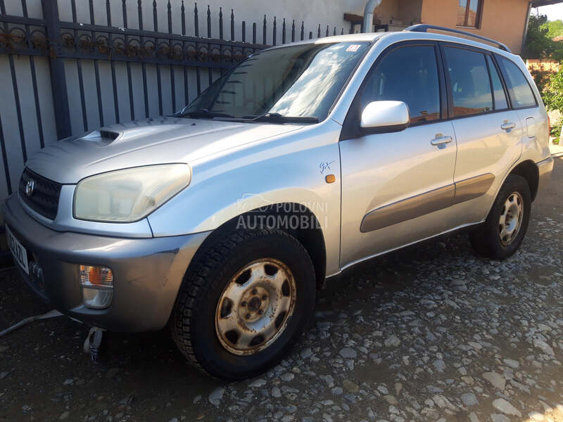 Toyota RAV 4 2002. god. -  kompletan auto u delovima
