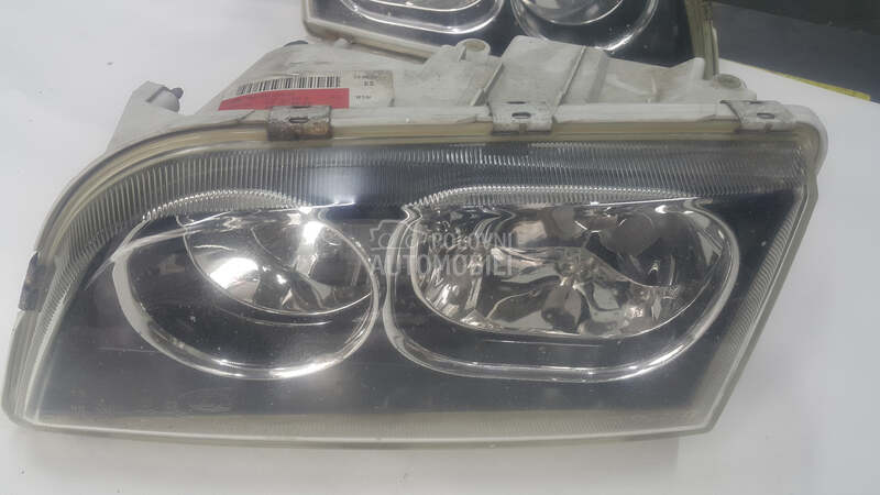 Prednji desni far za Volvo S40, V40 od 2000. do 2004. god.