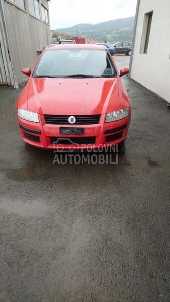 Hauba crvena za Fiat Stilo