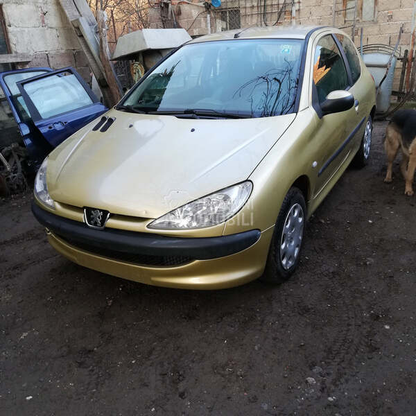 pezo 206 delovi za Peugeot 206 za 2005. god.