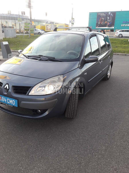 levi far ksenon fabricki za Renault Scenic od 2003. do 2006. god.