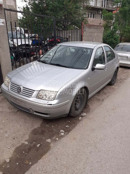 Volkswagen Bora tdi 2003. god. -  kompletan auto u delovima