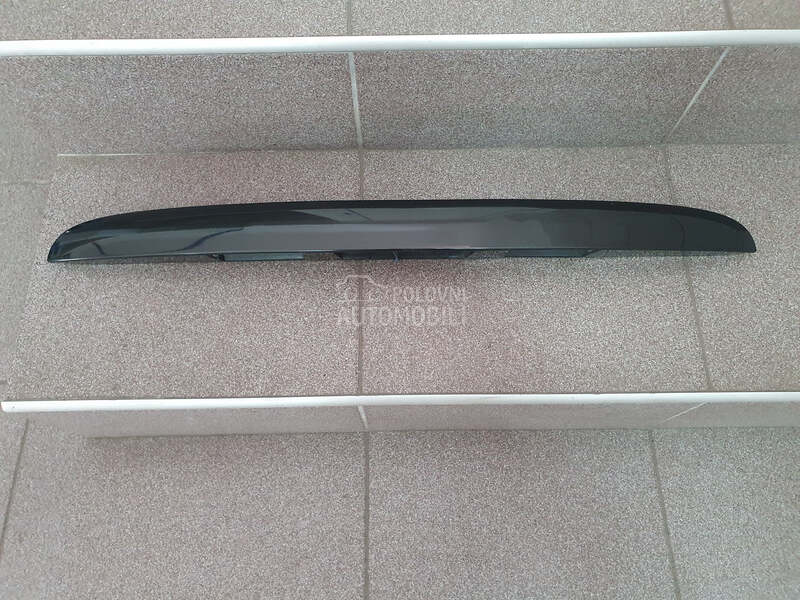 Lajsna na gepeku više boja za Renault Scenic od 2000. do 2003. god.