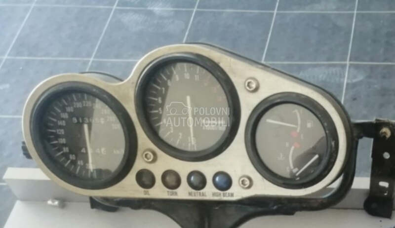 Km sat Kawasaki ZX6R