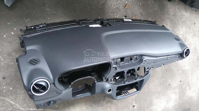 Instrument tabla za Mercedes Benz B Klasa