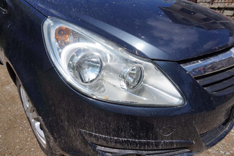 desni far za Opel Corsa D