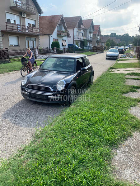 kompletan auto u delovima za Mini Cooper, Cooper S, One od 2001. do 2006. god.