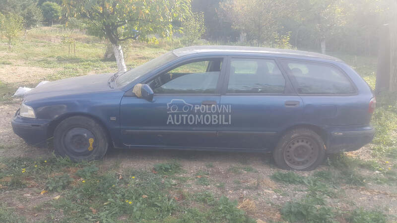 Kompletan auto za delove za Volvo V40 od 1996. do 2004. god.