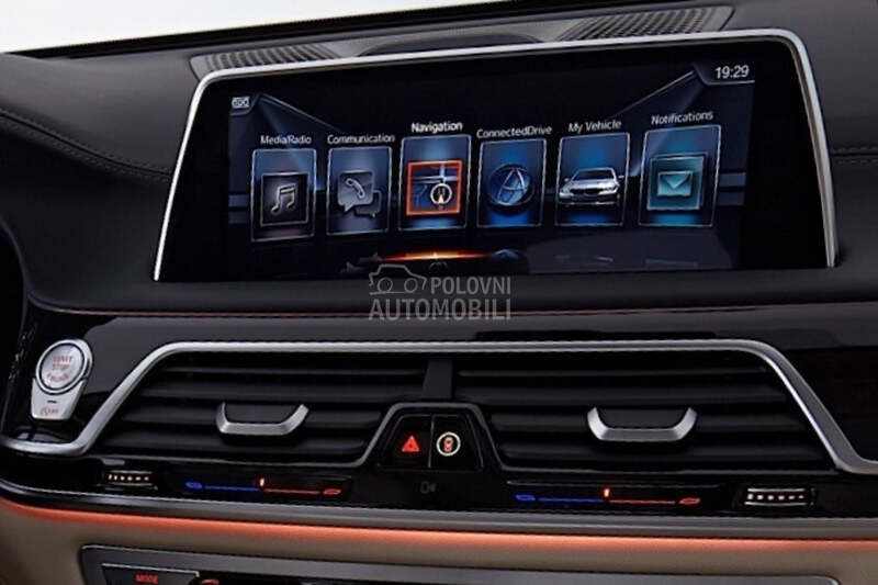 Multimedija za BMW 750