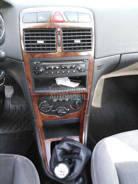 srednja konzola za Peugeot 307 od 2001. do 2008. god.