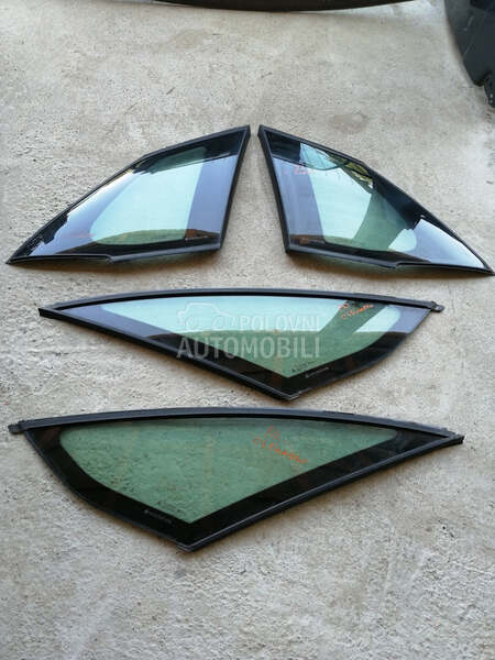 Zadnja leptir stakla za Citroen C4 Picasso od 2007. do 2013. god.