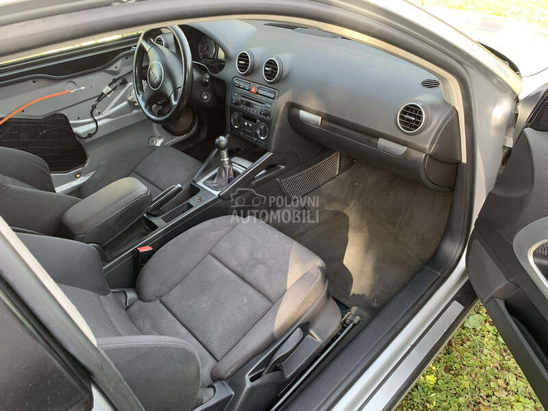 b6 b7 b8 lampa u kabini za Audi A3, A4, A6 od 2006. do 2013. god.