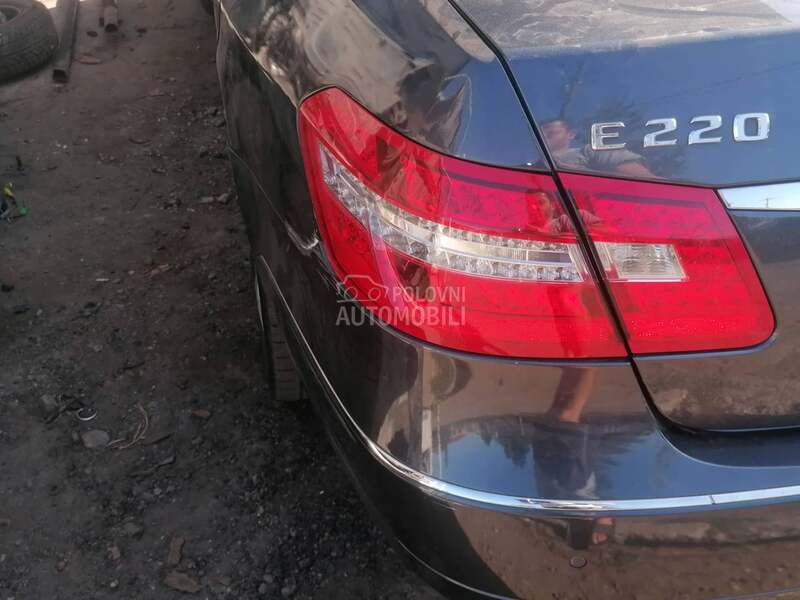 levao stop svetlo za Mercedes Benz E Klasa, E 200, E 220 ...