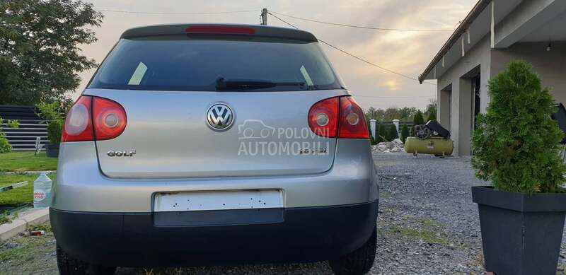 Branik ZADNJI za Volkswagen Golf 5 od 2003. do 2010. god.