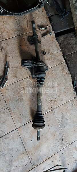 poluosovina desna za Peugeot 206