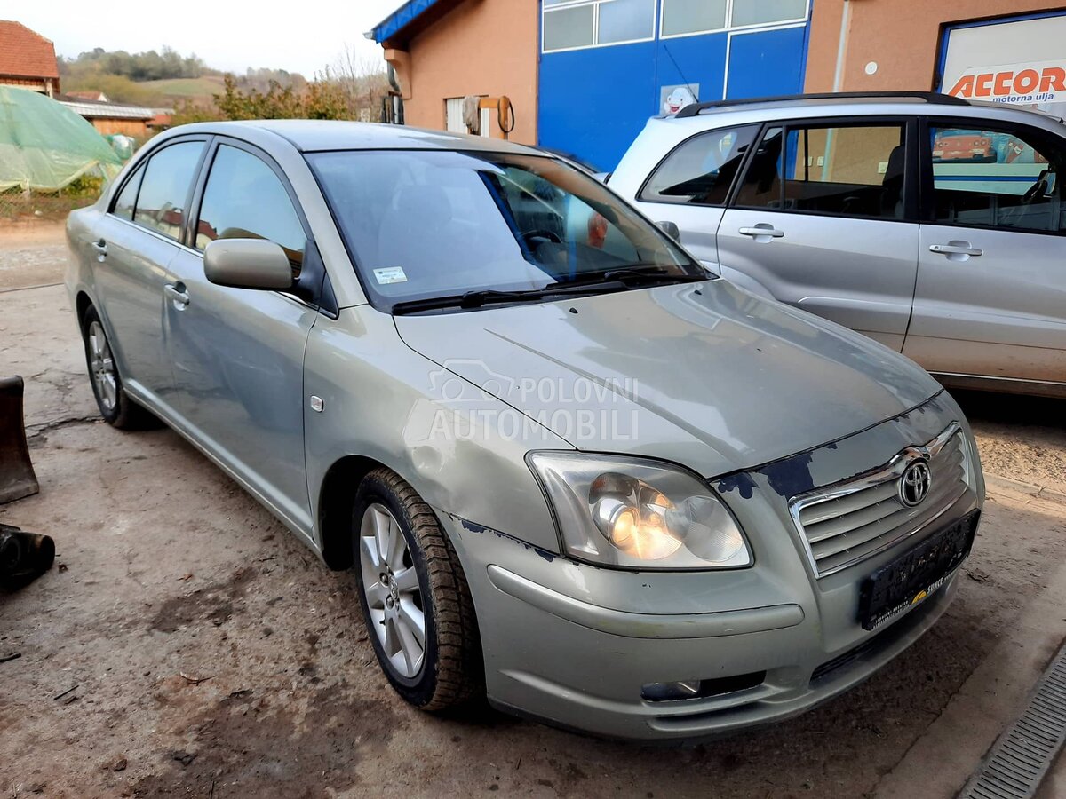 Toyota Avensis 2004. god. -  kompletan auto u delovima