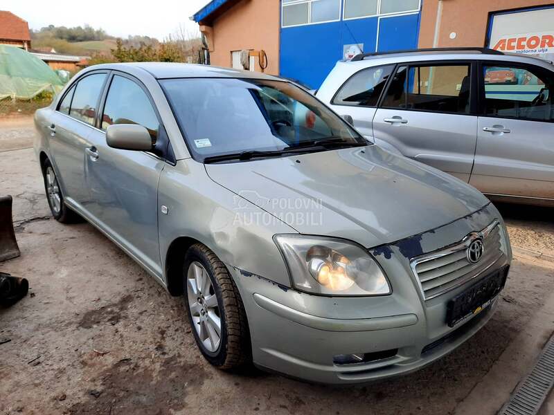 Toyota Avensis 2004. god. -  kompletan auto u delovima