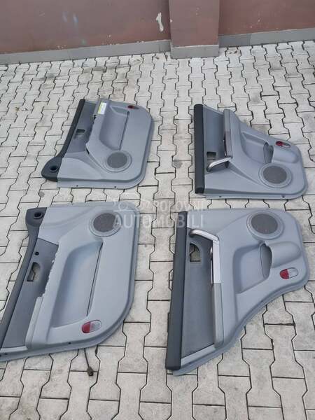 tapacir vrata za Kia Sorento od 2002. do 2009. god.