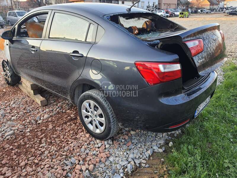 Kia Rio benz -  kompletan auto u delovima