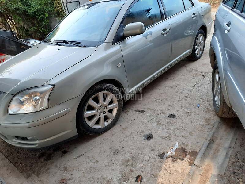 far farovi za Toyota Avensis