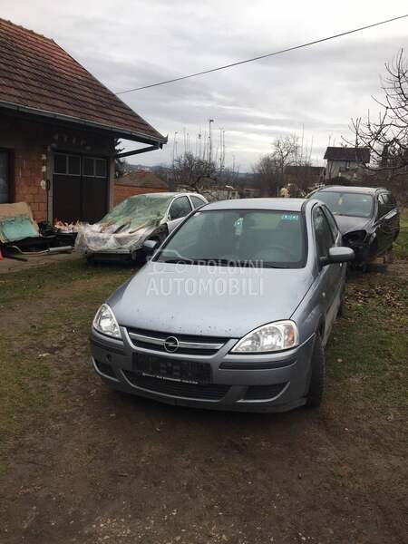 Hauba restajling osteceno za Opel Corsa C od 2003. do 2006. god.