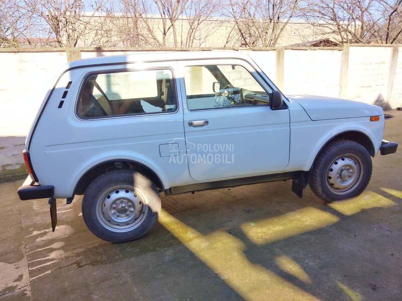 Lada Niva -  kompletan auto u delovima