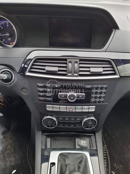 Centralna - središnja konzola za Mercedes Benz C Klasa od 2011. do 2014. god.