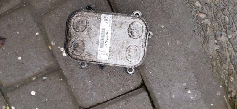 Hladnjak ulja 03l117021c za Seat Alhambra, Altea, Exeo ... od 2006. do 2016. god.
