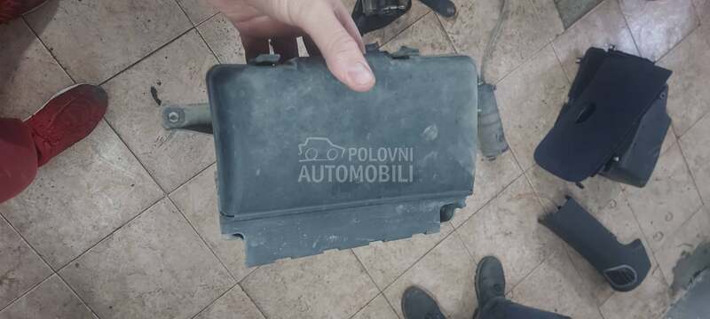 kuciste osiguraca za Peugeot 106
