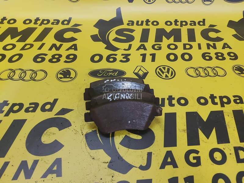 Pločice prednje skoro nove za Renault Scenic od 2003. do 2008. god.