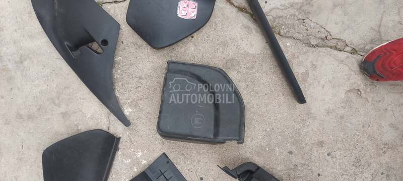 poklopac osiguraca za Peugeot 307