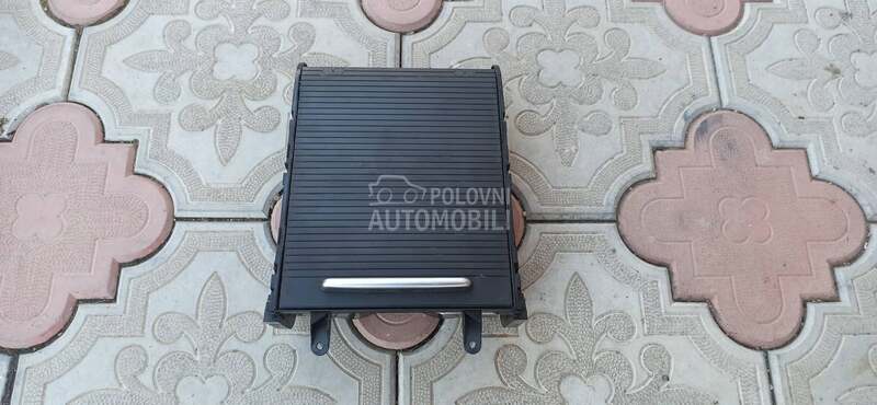 Drzac za case i roletnica za Volkswagen Passat B7
