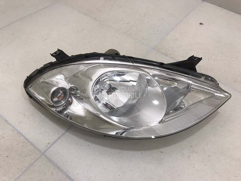 Desni far za Mercedes Benz A 140, A 150, A 160 ...
