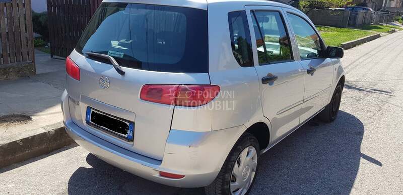 Mazda 2 -  kompletan auto u delovima