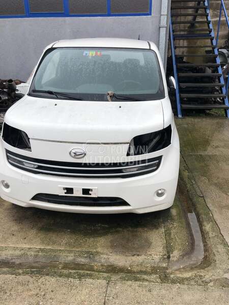 Daihatsu Sirion 2006. god. -  kompletan auto u delovima